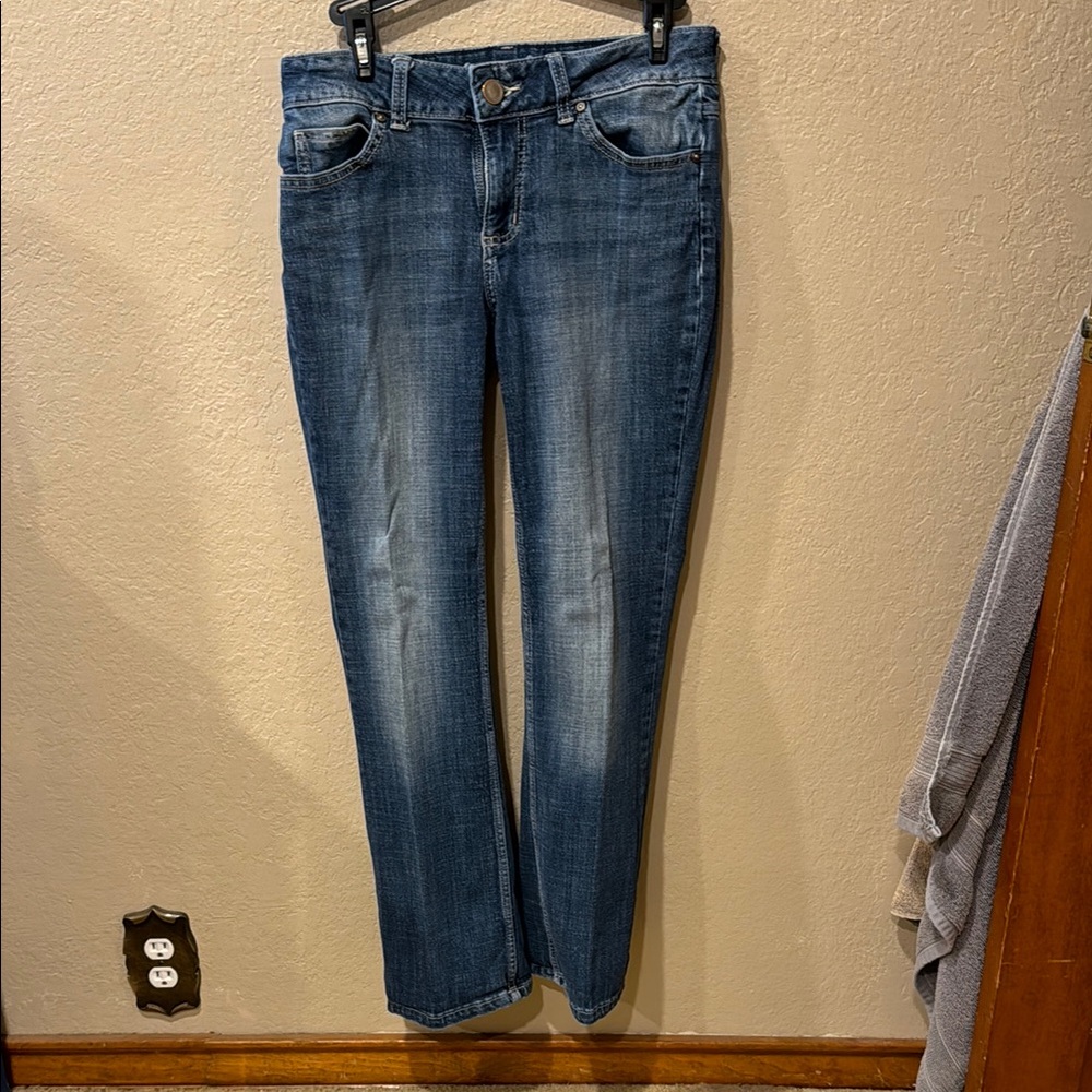 Wrangler Women's Medium Blue Straight-Leg Jeans